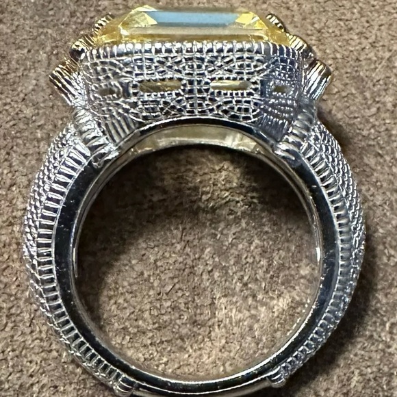 Judith Ripka SS , 18k , and yellow canary stone -6.5-6.75 size - Picture 15 of 16